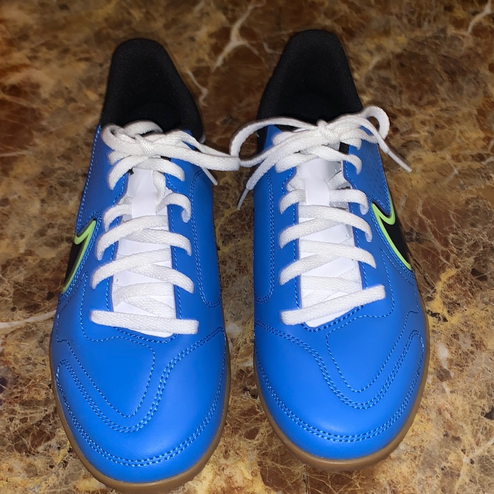 JR Legend 9 Club TF, boys shoes, size 4.5